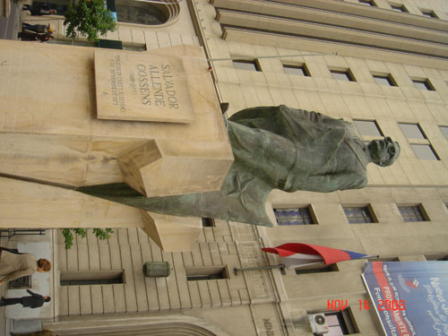 statue of allende